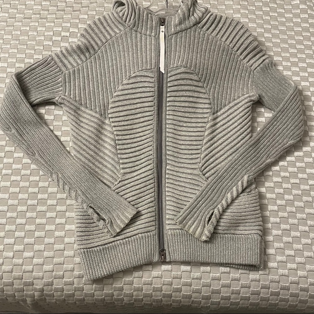 LULULEMON Gray Hooded Sweater